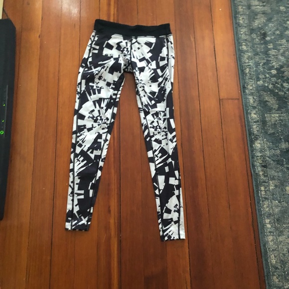 Under Armor Patterned Cold Gear Running Tight - Picture 3 of 5